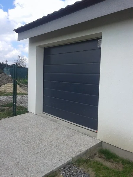 Sekčné garážové brány - realizácia Brno