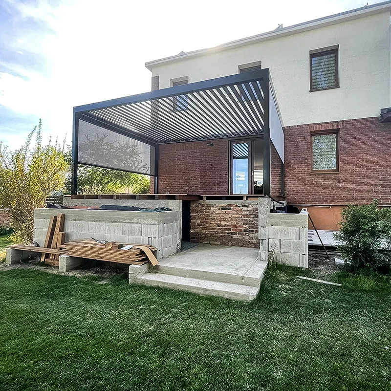 Bioklimatická pergola so screenovými roletami - Kyjov