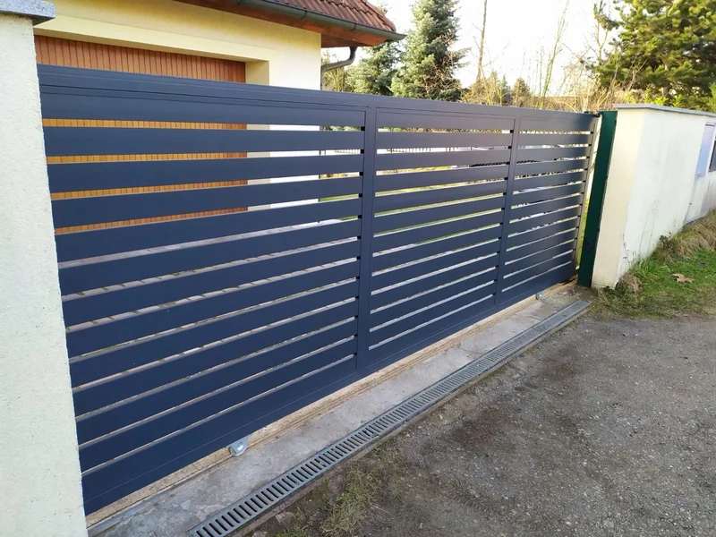Koľajnicová brána v oceľovom ráme - realizácia Kyjov