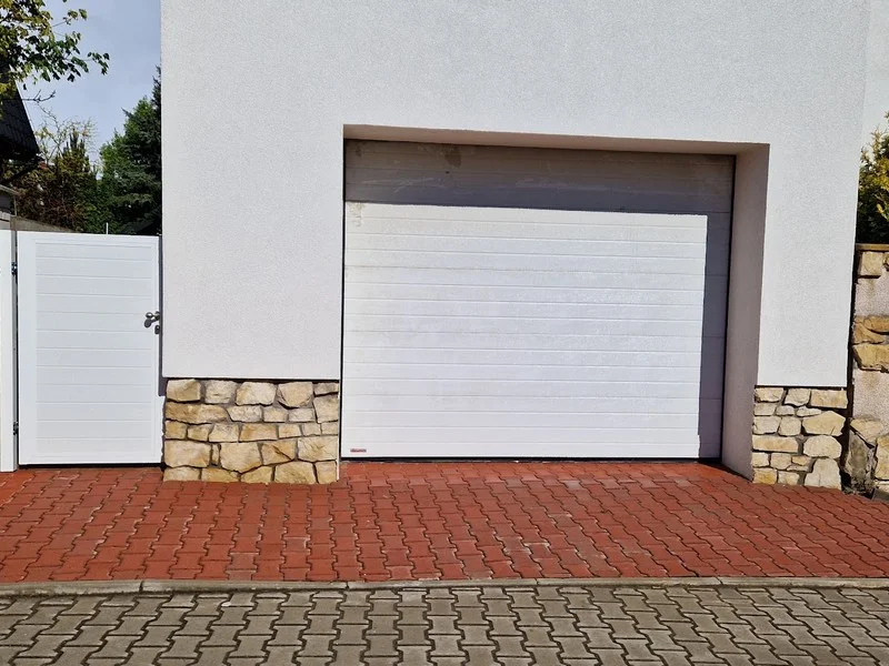 Garážová brána sekčná - Hodonín