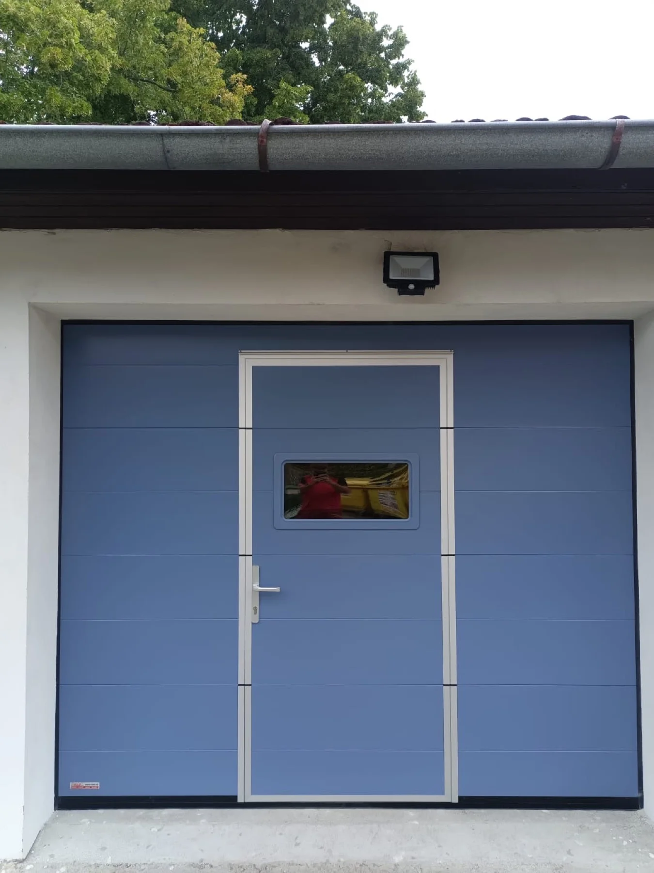 Sekčné garážové brányGarážové brány